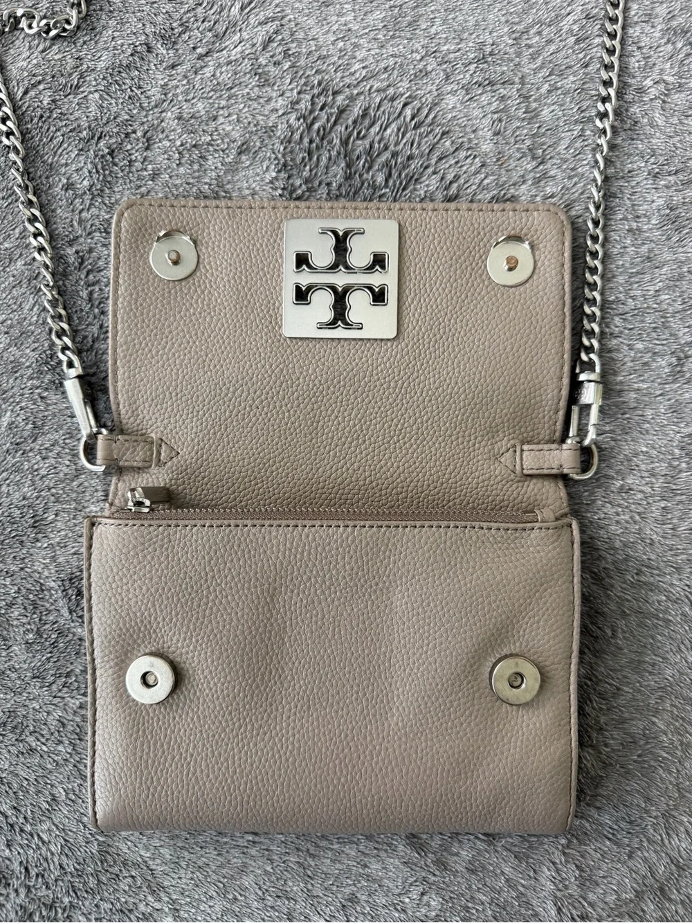 Tory Burch Britten Crossbody / Chain Shoulder Bag in Taupe